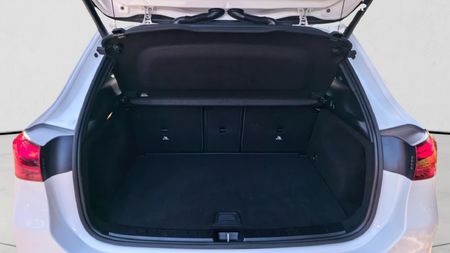 2026-Mercedes-Benz-GLA-200-Auto_15