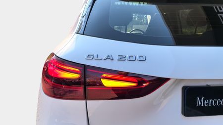 2026-Mercedes-Benz-GLA-200-Auto_18