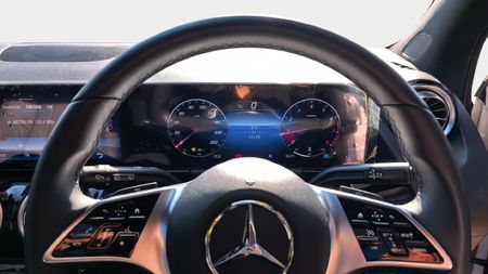 2026-Mercedes-Benz-GLA-200-Auto_5