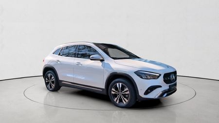2026-Mercedes-Benz-GLA-200-Auto_6