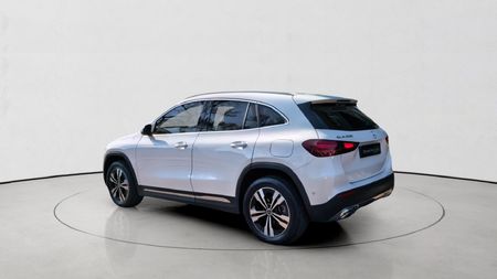2026-Mercedes-Benz-GLA-200-Auto_8