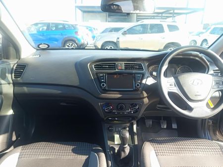 2019-Hyundai-i20-12-Motion_12