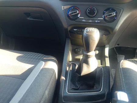 2019-Hyundai-i20-12-Motion_16