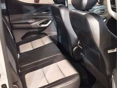 2026-Peugeot-Landtrek-19D-Allure-Double-Cab-Auto_9