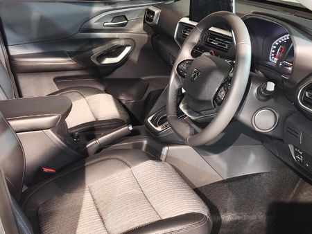2026-Peugeot-Landtrek-19D-Allure-Double-Cab-Auto_13