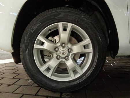 2009-Toyota-RAV4-20-GX_13