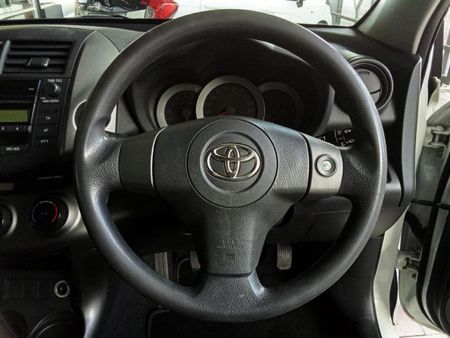 2009-Toyota-RAV4-20-GX_15