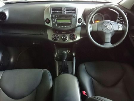 2009-Toyota-RAV4-20-GX_16