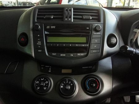 2009-Toyota-RAV4-20-GX_17