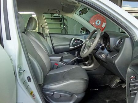 2009-Toyota-RAV4-20-GX_19