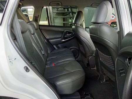 2009-Toyota-RAV4-20-GX_21