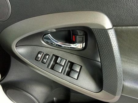 2009-Toyota-RAV4-20-GX_27