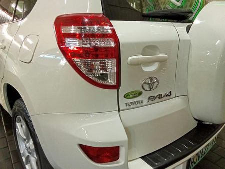 2009-Toyota-RAV4-20-GX_2