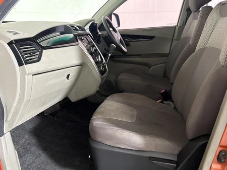 2016-Mahindra-KUV-100-12-TD-K8_9