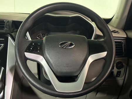 2016-Mahindra-KUV-100-12-TD-K8_13