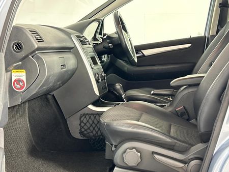 2011-Mercedes-Benz-A-Class-A-180-CDI-Avantgarde-Auto_9