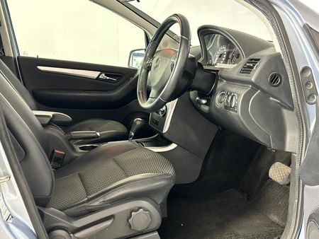 2011-Mercedes-Benz-A-Class-A-180-CDI-Avantgarde-Auto_10