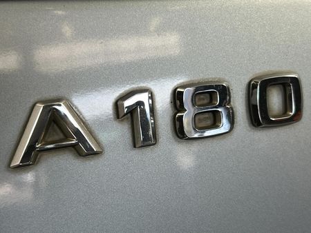 2011-Mercedes-Benz-A-Class-A-180-CDI-Avantgarde-Auto_12