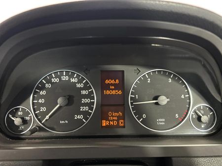 2011-Mercedes-Benz-A-Class-A-180-CDI-Avantgarde-Auto_7