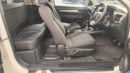 2016-Toyota-Hilux-28-GD-6-Raised-Body-Raider-Extended-Cab_5