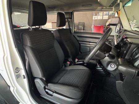 2020-Suzuki-Jimny-15-GA_9