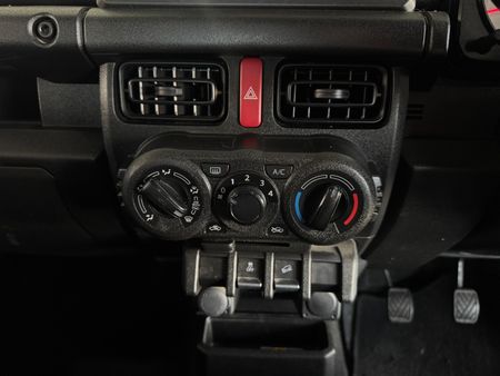 2020-Suzuki-Jimny-15-GA_10