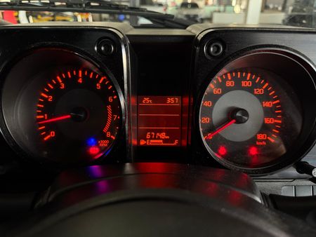 2020-Suzuki-Jimny-15-GA_8