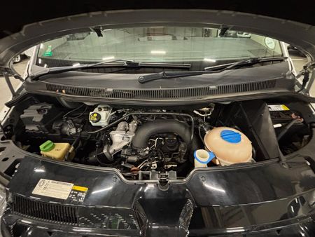 2012-Volkswagen-Caravelle-T5-20-BiTDI-Auto_9