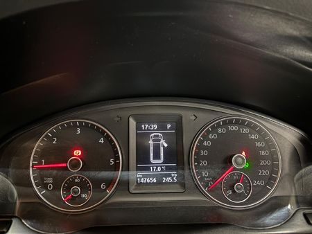 2012-Volkswagen-Caravelle-T5-20-BiTDI-Auto_10