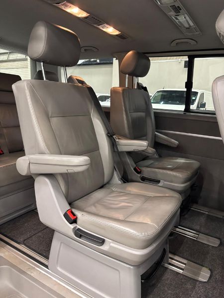 2012-Volkswagen-Caravelle-T5-20-BiTDI-Auto_12