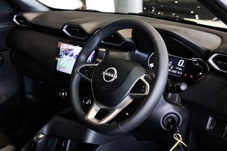 2025-Nissan-Magnite-10-Visia-AMT_11
