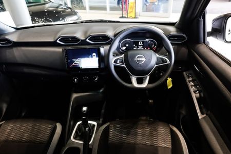 2025-Nissan-Magnite-10-Visia-AMT_13