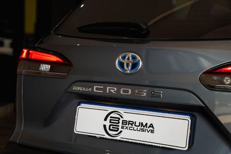 2024-Toyota-Corolla-Cross-18-XS-Hybrid_5