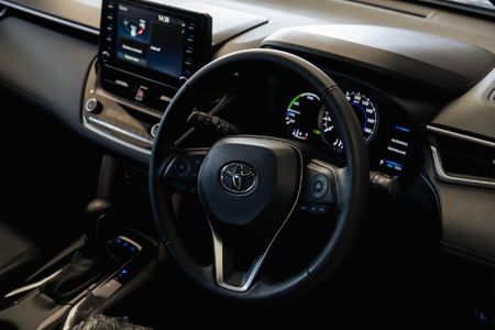 2024-Toyota-Corolla-Cross-18-XS-Hybrid_7
