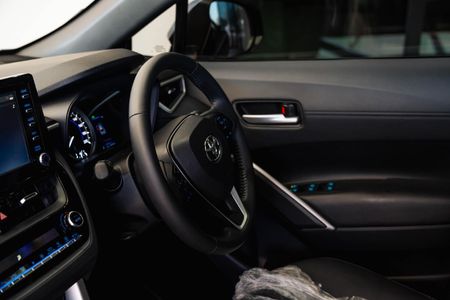 2024-Toyota-Corolla-Cross-18-XS-Hybrid_8