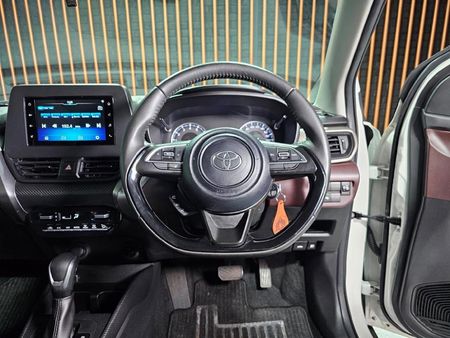 2025-Toyota-Starlet-Cross-15XS-Auto_9