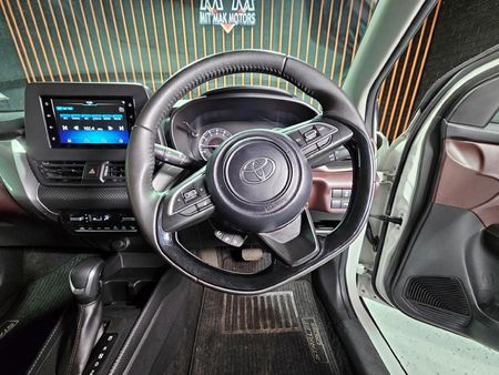 2025-Toyota-Starlet-Cross-15XS-Auto_18