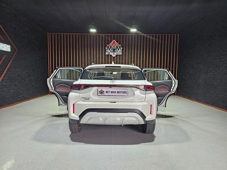 2025-Toyota-Starlet-Cross-15XS-Auto_24