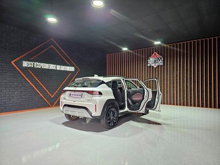 2025-Toyota-Starlet-Cross-15XS-Auto_25