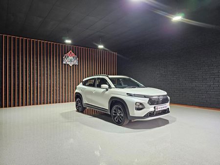 2025-Toyota-Starlet-Cross-15XS-Auto_2