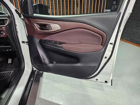 2025-Toyota-Starlet-Cross-15XS-Auto_6