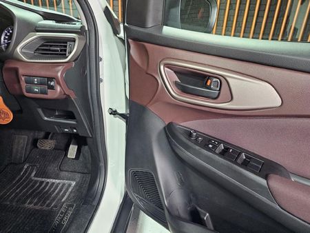 2025-Toyota-Starlet-Cross-15XS-Auto_7