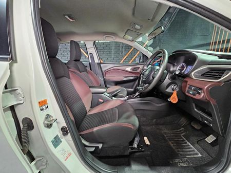 2025-Toyota-Starlet-Cross-15XS-Auto_8