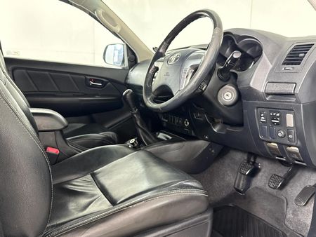 2014-Toyota-Fortuner-30-D-4D-Raised-Body_10