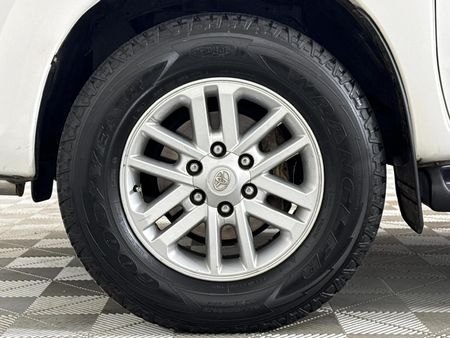 2014-Toyota-Fortuner-30-D-4D-Raised-Body_16