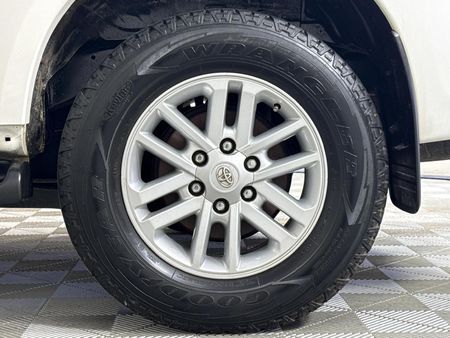 2014-Toyota-Fortuner-30-D-4D-Raised-Body_18