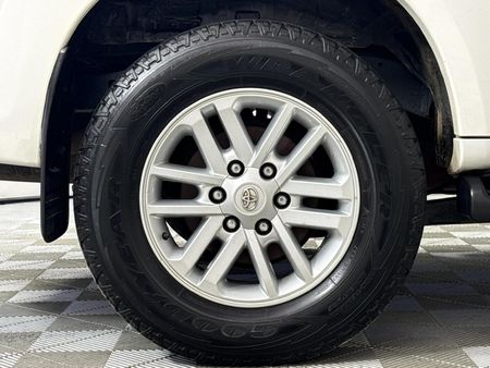 2014-Toyota-Fortuner-30-D-4D-Raised-Body_19