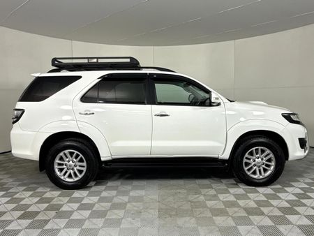 2014-Toyota-Fortuner-30-D-4D-Raised-Body_3