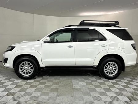 2014-Toyota-Fortuner-30-D-4D-Raised-Body_5