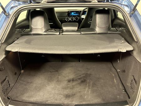 2022-Mercedes-Benz-A-Class-A-200-Auto_15
